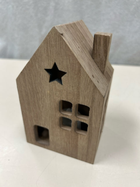 WOODEN HOUSE W/LIGHT