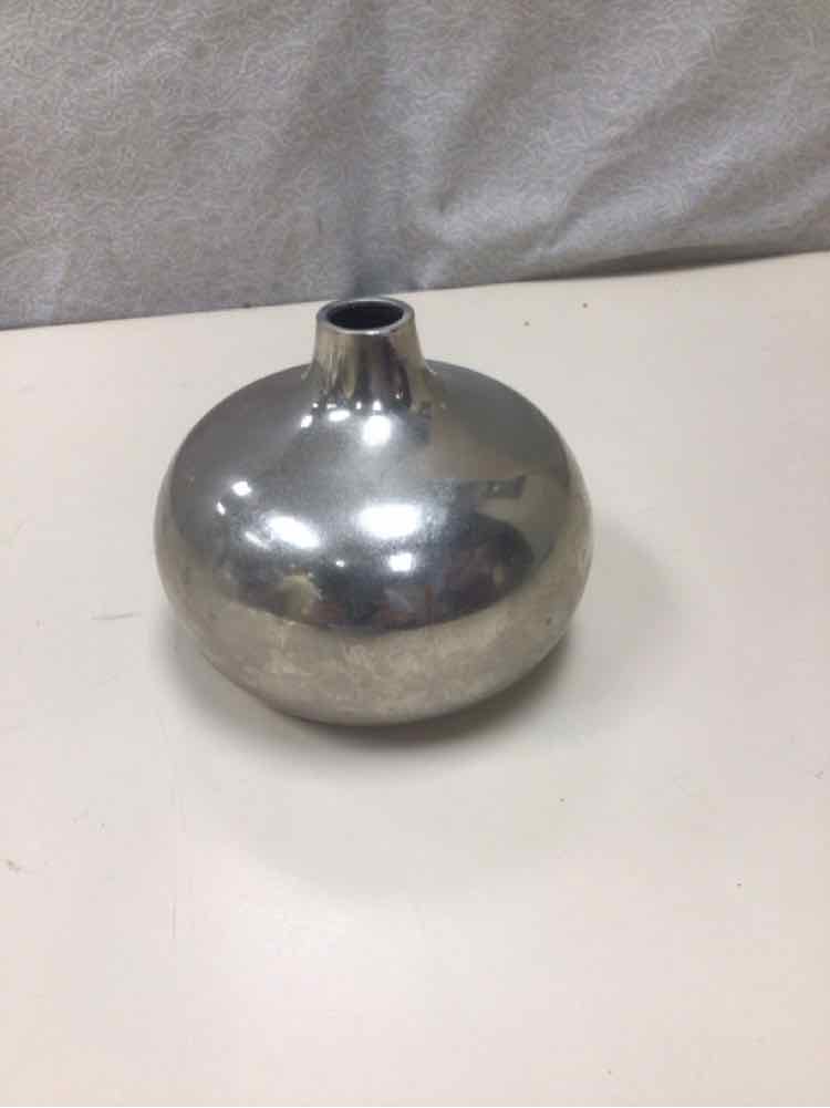 SHORT SILVER VASE