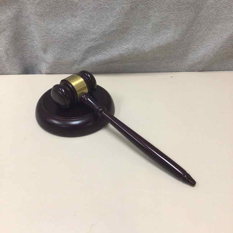 JUDGE'S GAVEL W/PEDESTAL