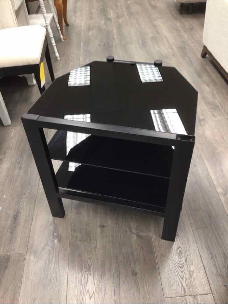 MEDIA BLACK GLASS 3 TIER STAND