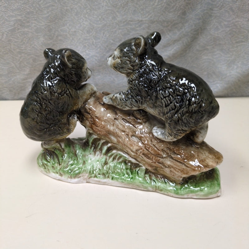 2 CUBS W/RABBIT CERAMIC