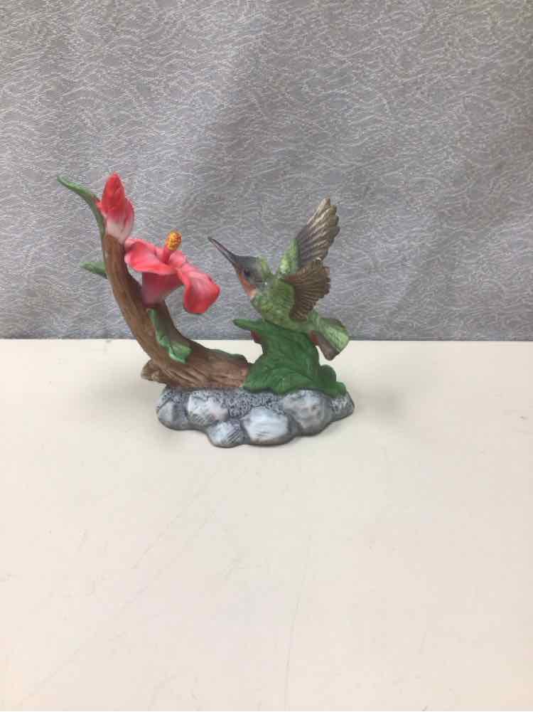 HUMMINGBIRD W/FLOWERS FIGURINE
