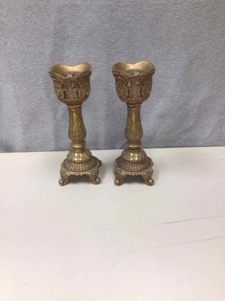 2 ORNATE GOLD CANDLESTICKS