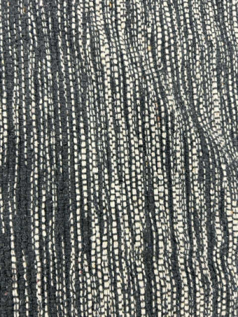 GREY CREAM RUG