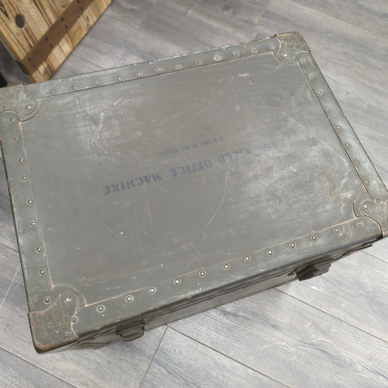 US MILITARY VINTAGE BOX