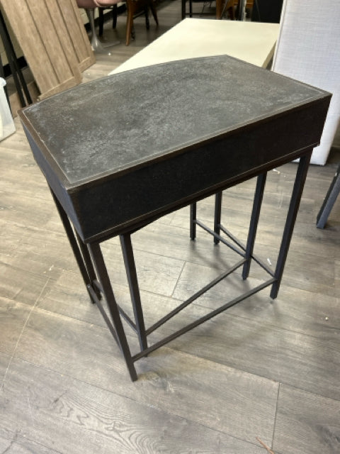 "WOODROW" METAL NESTING TABLES