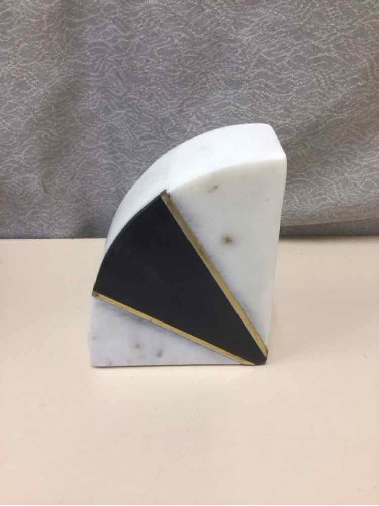 WHITE/BLACK/GOLD BOOK END