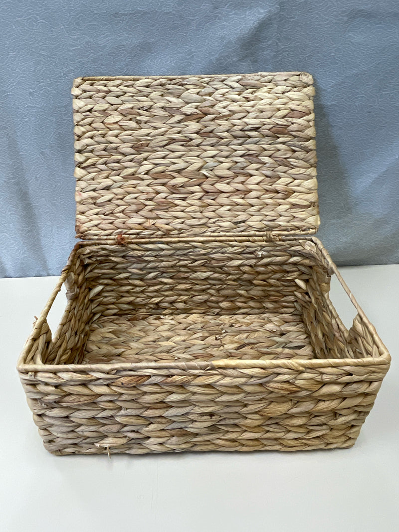 BLONDE WOVEN LIDDED BASKET