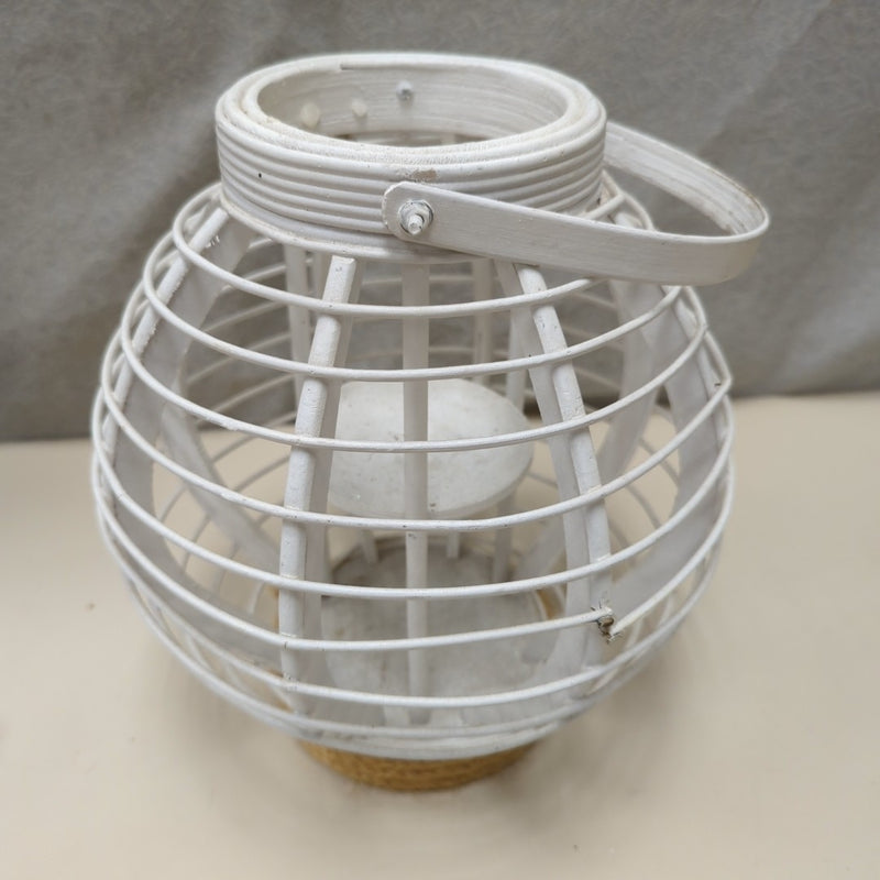 ROUND WHITE WOOD WOOD LANTERN