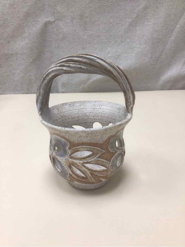 CERAMIC FLORAL BASKET