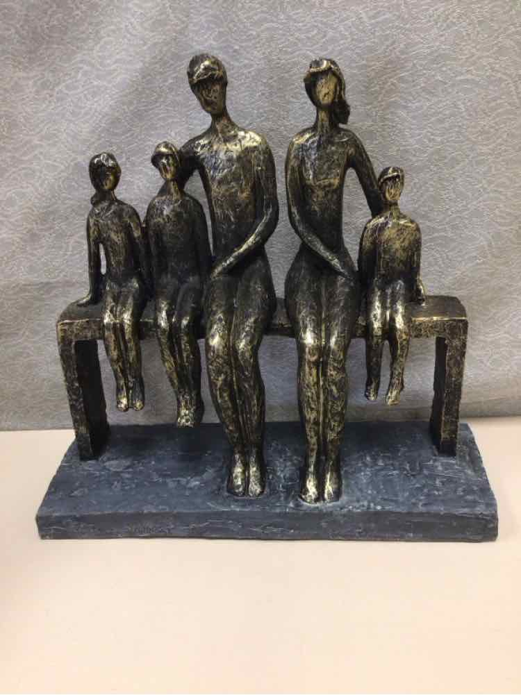 FAMILY ON BENCH