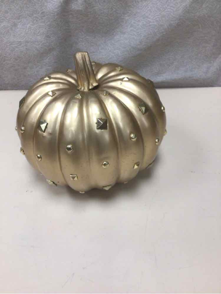 GOLD PLASTIC PUMPKIN