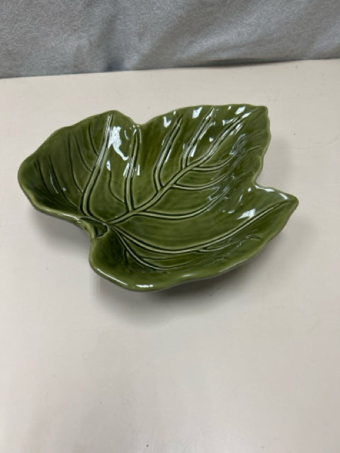GREEN CERAMIC LEAF DISH