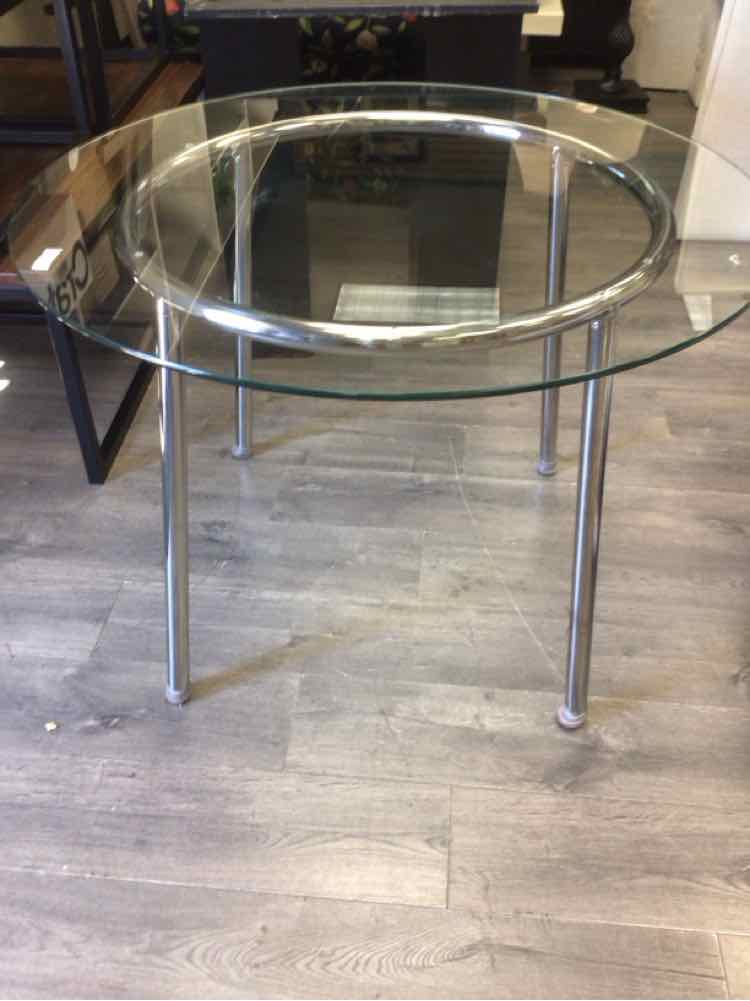 ROUND GLASS TOP W/SILVER LEGS
