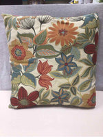 WHITE/FLORAL PATTERN PILLOW