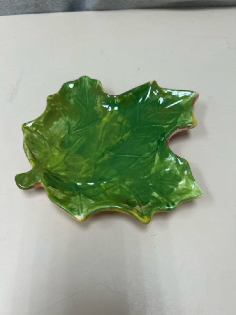 GREEN CERAMIC LEAF DISH