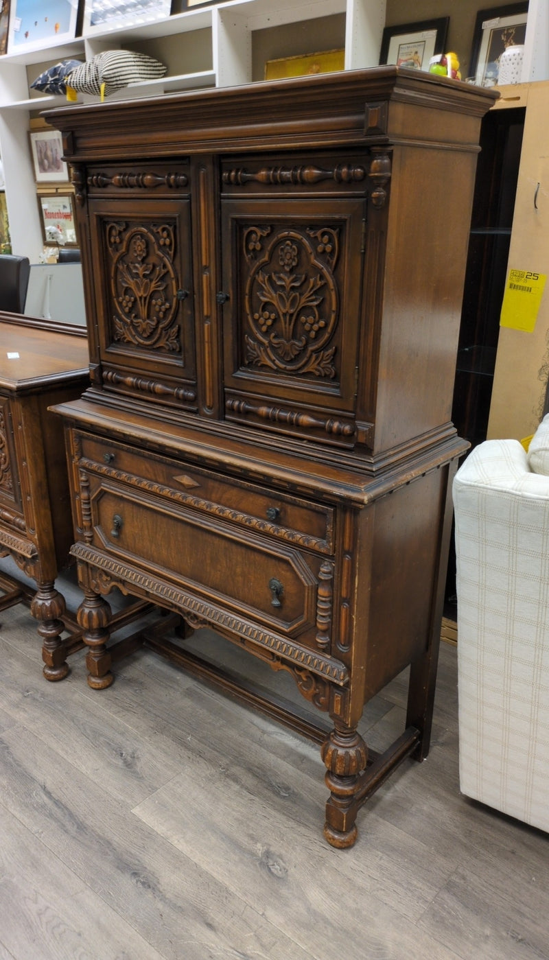 VINTAGE HARD WOOD CABINET