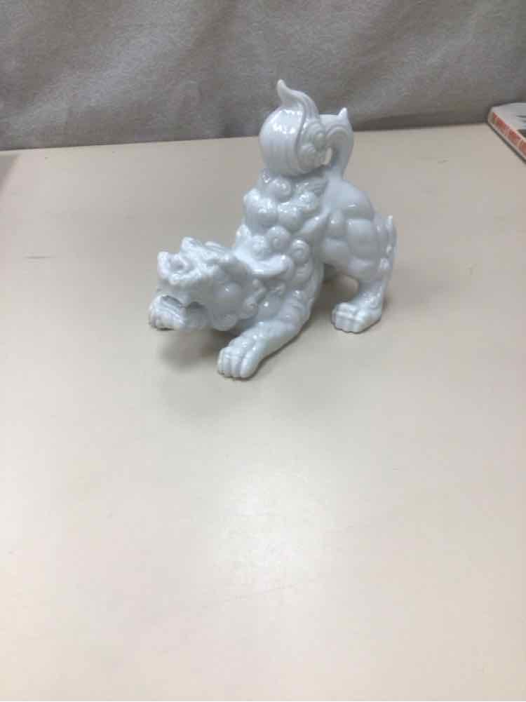 WHITE CHINESE FOO DOG