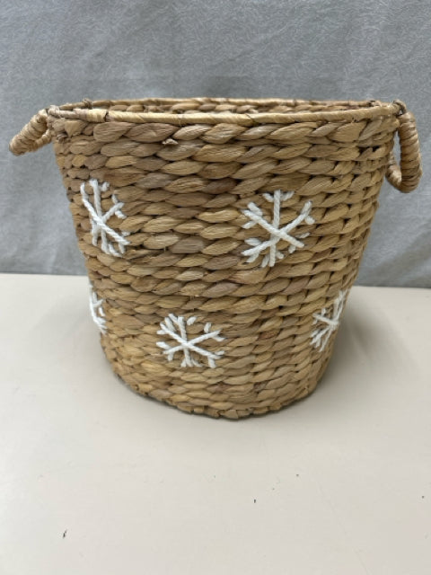 SNOWFLAKE PATTERN SEAGRASS BASKET