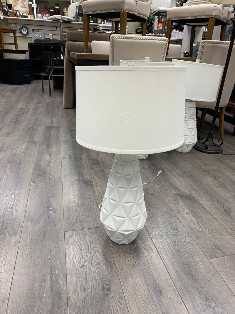 WHITE DIAMOND CONE BASE LAMP