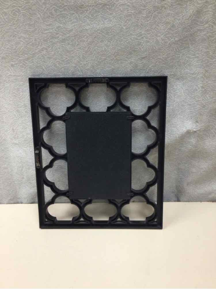 BLACK ORNATE PIC FRAME