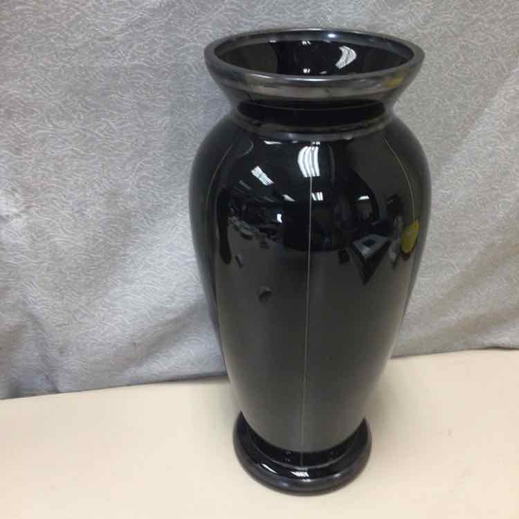 BLACK VASE W/BERRY PAINTING
