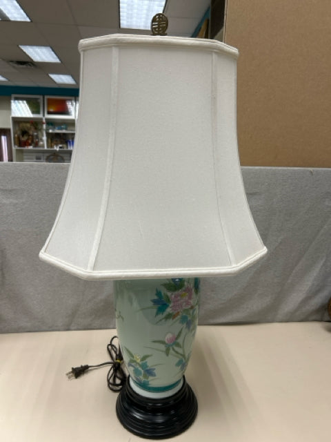 ANTIQUE FLORAL LAMP