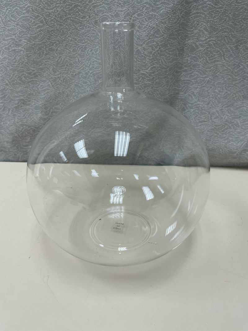 GLASS WIDE BASE VASE