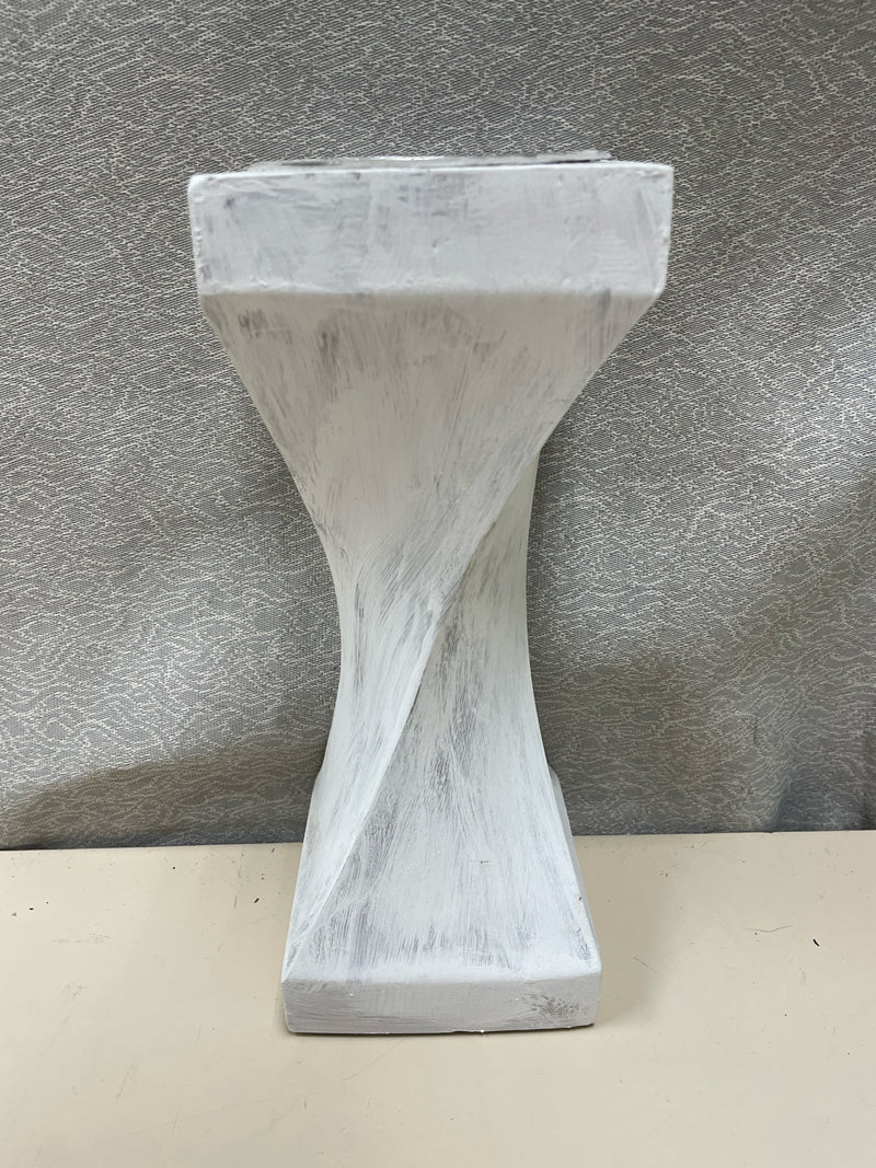 MEDIUM SIZED WHITE CANDLE HOLDER