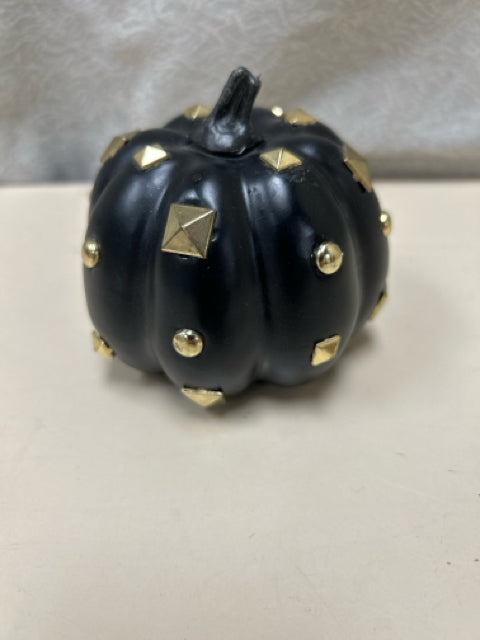 MINI BLACK/GOLD STUDDED PUMPKIN