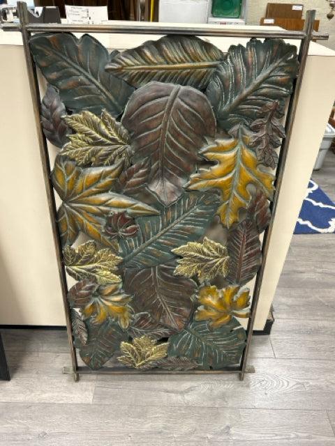 GREEN METAL LEAF HANGING