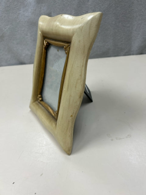 CREAM GOLD FRAME