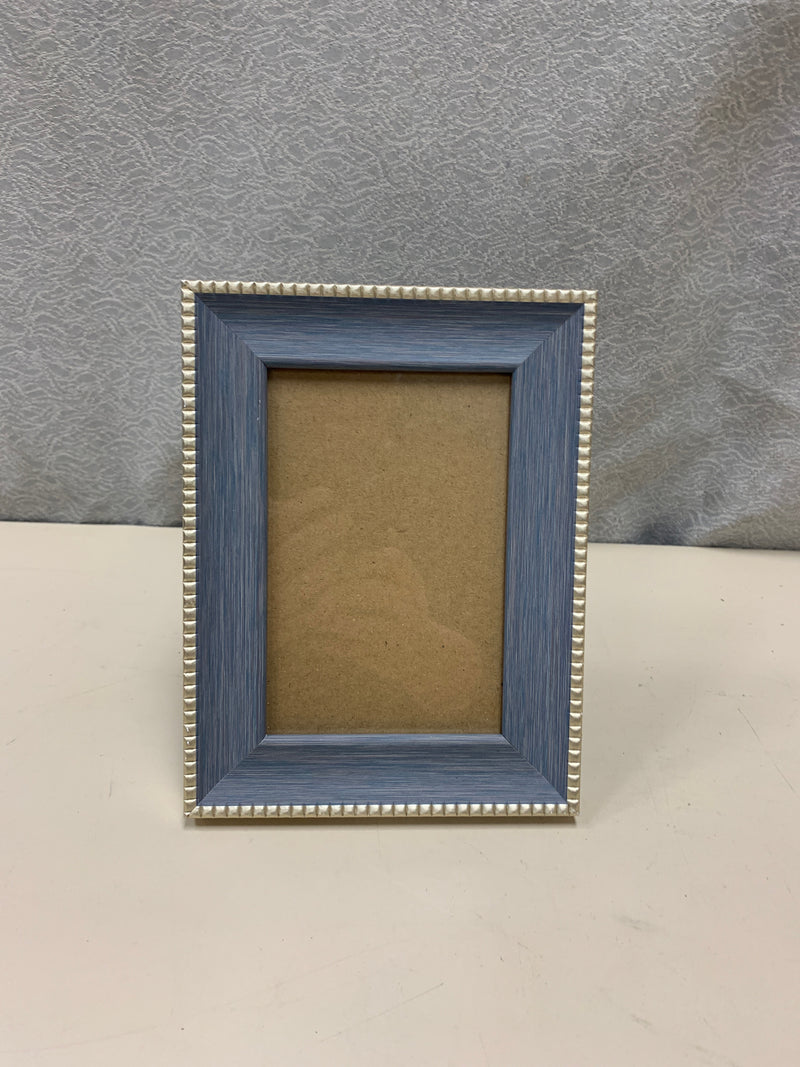 4 X 6 GOLD RIDGED RIM PIC FRAME