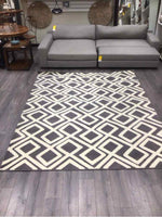 GREY/WHITE DIAMOND DESIGN RUG