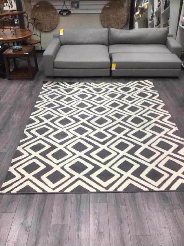 GREY/WHITE DIAMOND DESIGN RUG