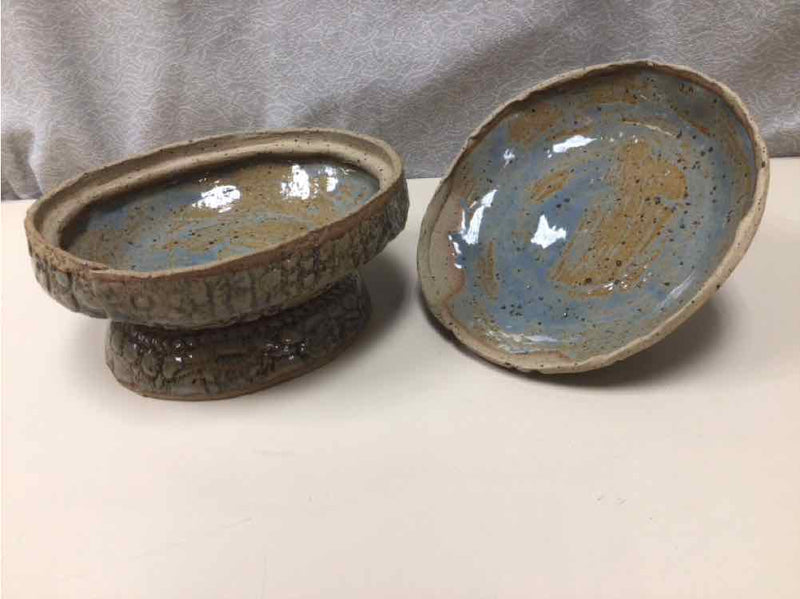 HANDMADE TEXTURED DISH W/LID