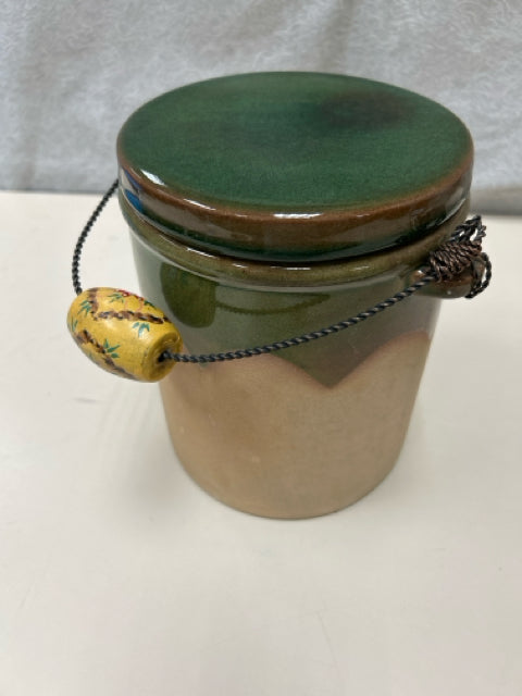 GREEN/TAN CERAMIC JAR W/HANDLE