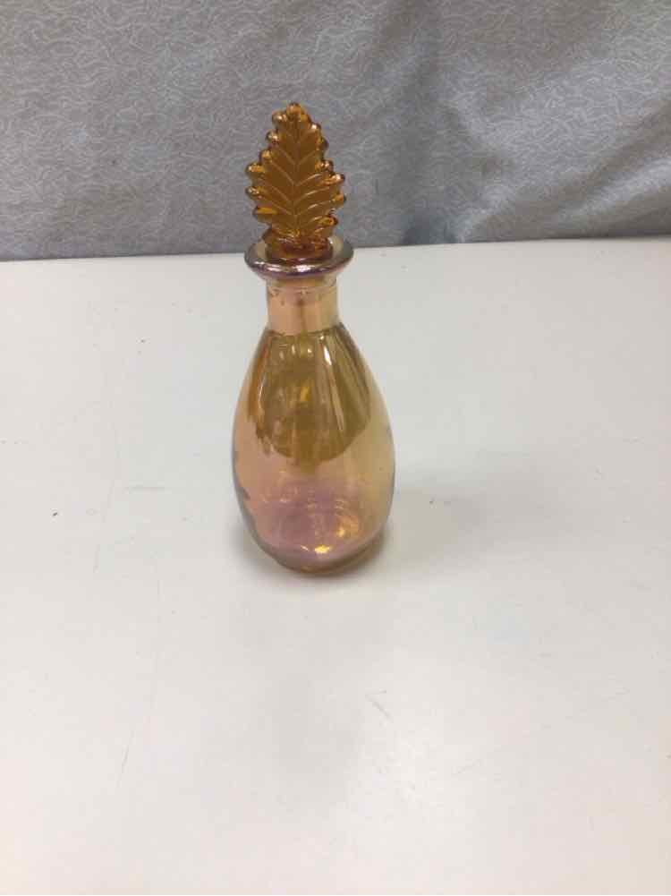 GLASS PERFUME BOTTLE W/LEAF STOPPER