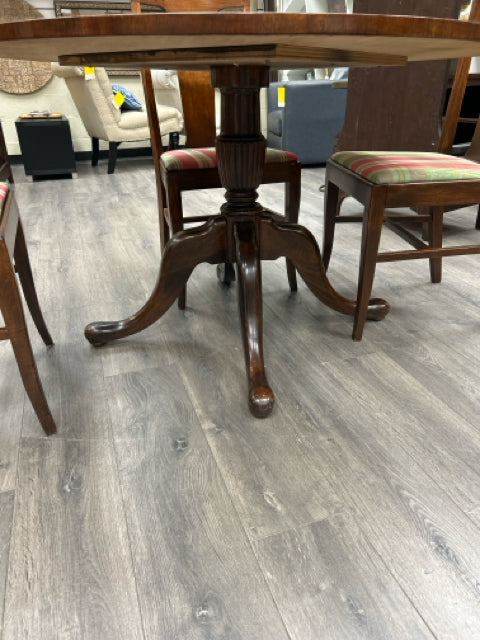 CHERRY PEDESTAL ROUND TABLE W/4 CHAIRS