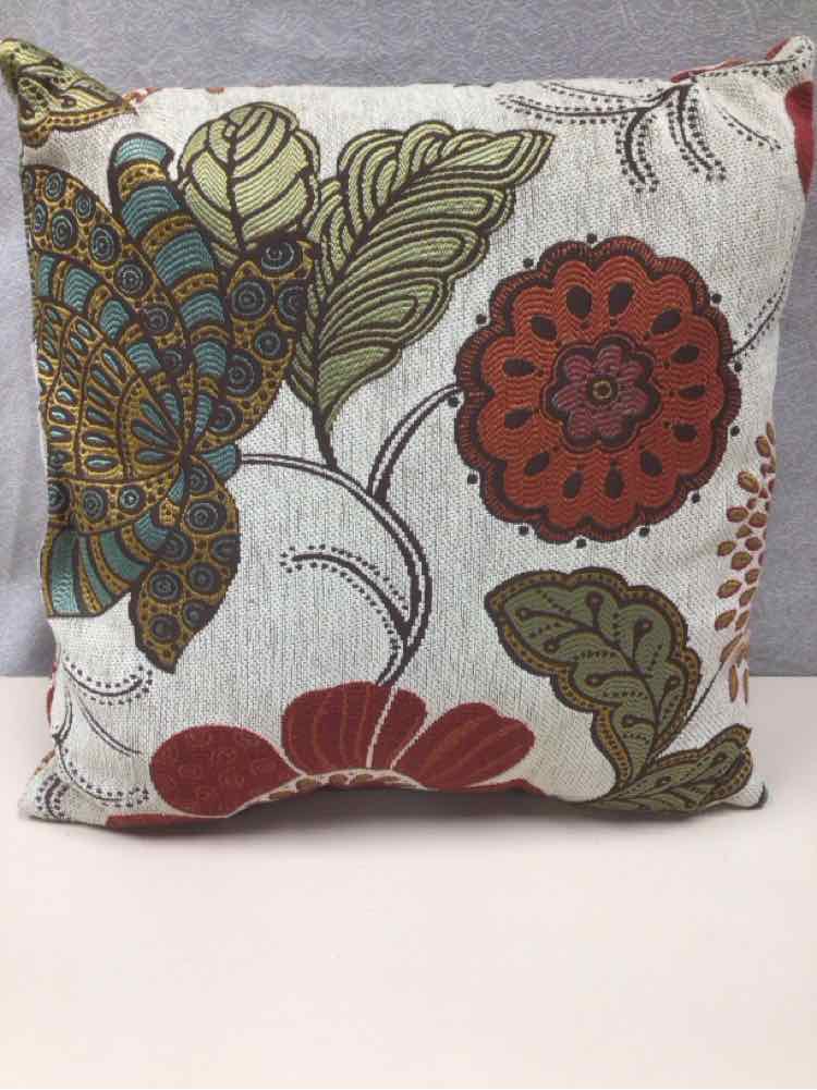 WHITE/FLORAL PATTERN PILLOW
