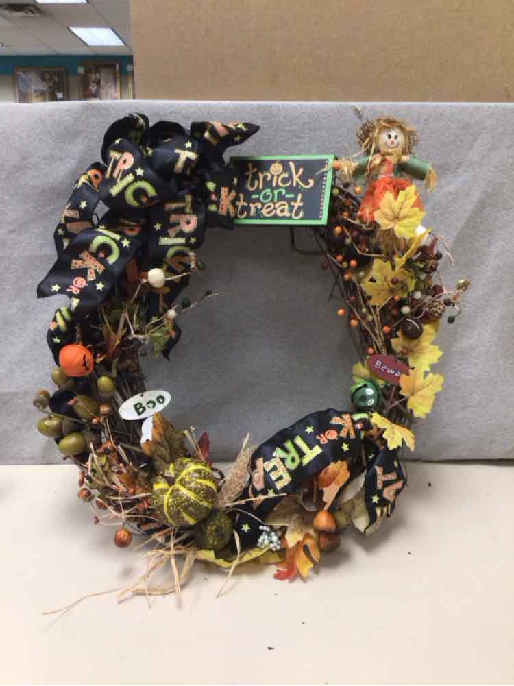 HALLOWEEN THEME WREATH