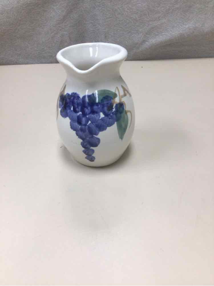 SMALL VASE WITH GRAPES