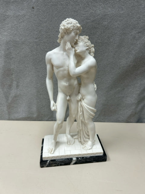 MAN/WOMAN STATUE