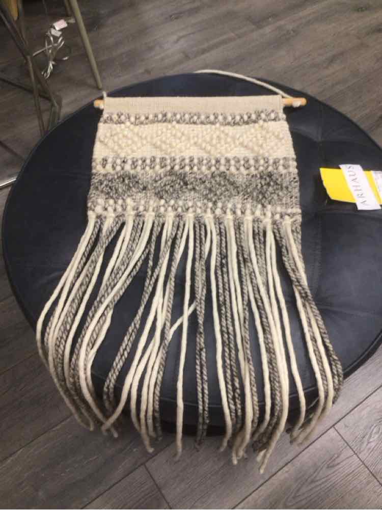 GREY WHITE KNOTTING HANGING