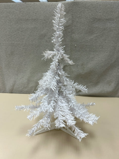 WHITE TABLE TOP XMAS TREE