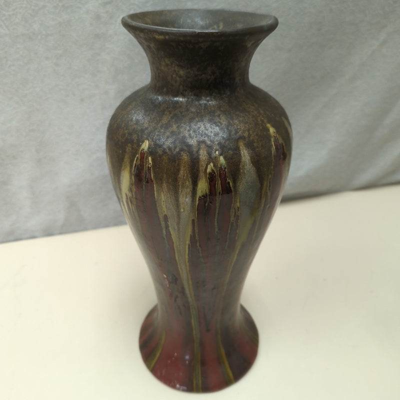 WIDE BOTTOM MAROON DRIP VASE