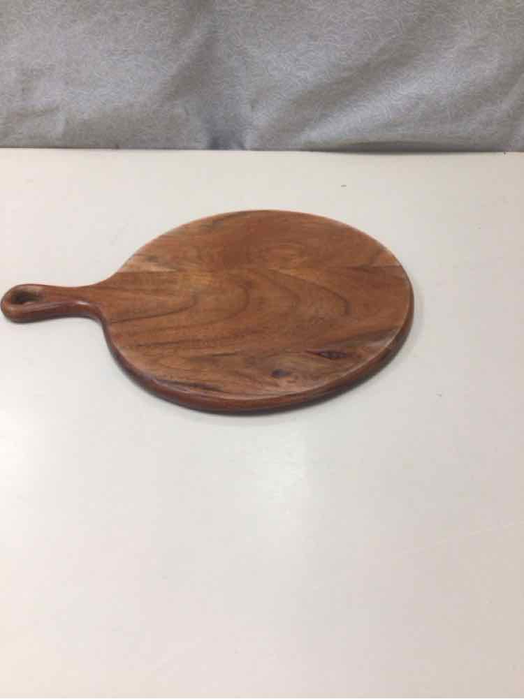 WOODEN PIZZA TRAY W/HANDLE