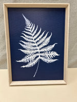 BLUE/WHITE LEAF PIC