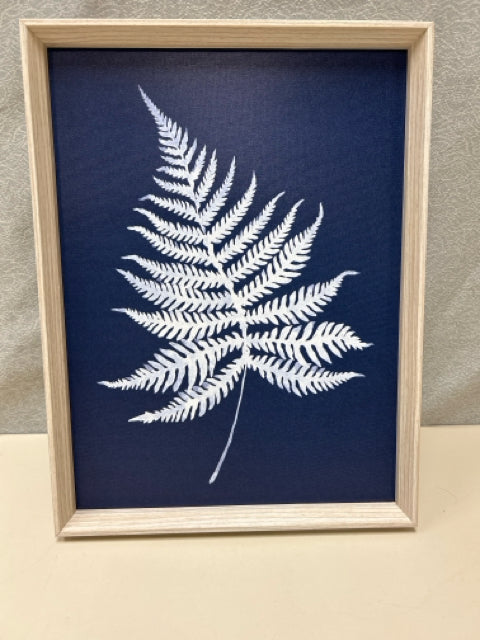 BLUE/WHITE LEAF PIC