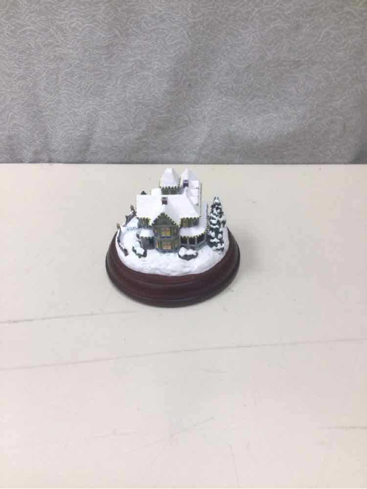 MINI LIGHT UP HOUSE VIGNETTE